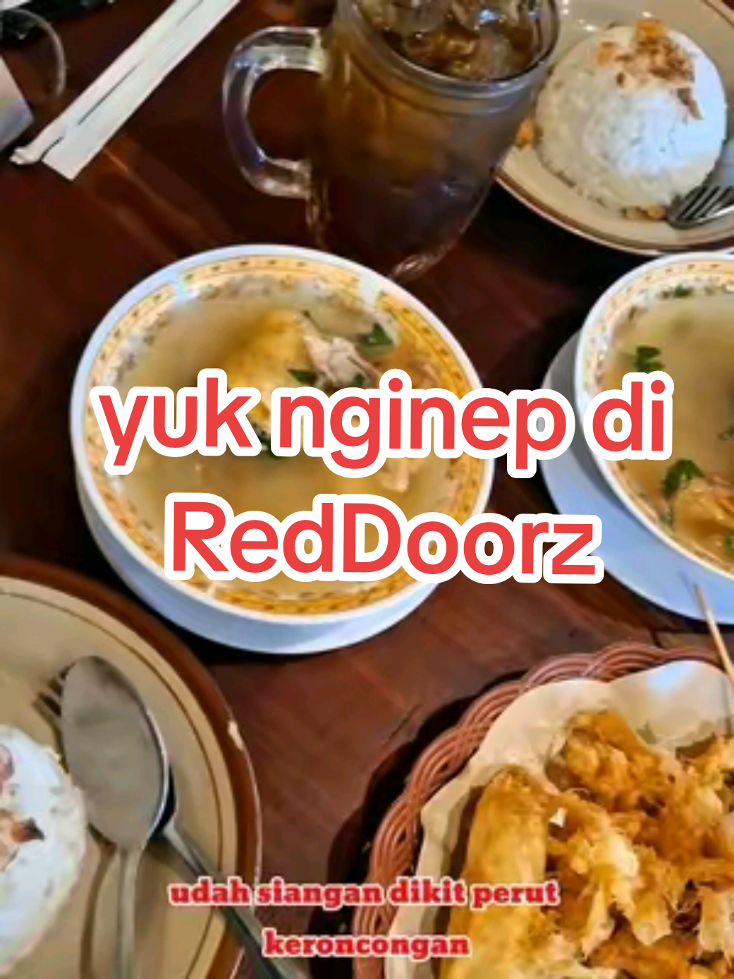 Jalan² muterin Kota Purwokerto jangan lupa nginepnya di RedDoorz ya gaes... . dan pastinya sematkan kode 