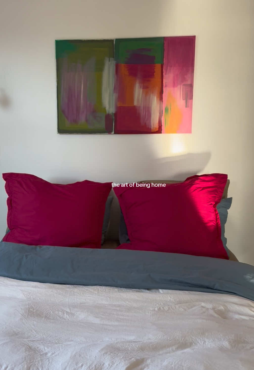 apartment moments 💘#apartmenttour #apartmenttherapy #bedroomdecor #livingroomdecor #dopaminedecor 