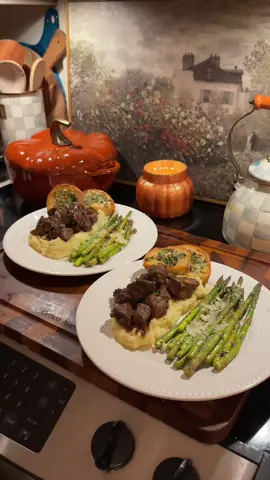 cozy dinner 🥘 saw this on @Natalie | Nutritionist page and needed to make it immediately! amazing #cookingforhusband #steaktiktok #steakdinner #cookingaesthetic #EasyRecipes 