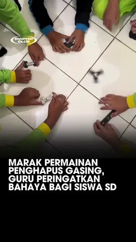 ⚠️ PERINGATAN UNTUK ORANG TUA & GURU! Belakangan ini di beberapa daerah dilaporkan marak permainan “penghapus gasing” di kalangan siswa SD. Permainan ini memanfaatkan penghapus papan tulis yang diputar seperti gasing, namun ternyata bisa berbahaya jika tidak diawasi. 📢 Fakta dari pemberitaan: Guru-guru di sekolah sudah memperingatkan bahwa permainan ini dapat menyebabkan cedera tangan, benturan ke kepala, bahkan melukai mata jika gasing penghapus terlempar dengan keras. Beberapa sekolah mulai melarang permainan ini karena dikhawatirkan memicu perkelahian atau insiden yang tidak diinginkan. 💡 Kenapa penting? Anak-anak sering meniru tren permainan tanpa memahami risikonya. Guru dan orang tua harus memberi edukasi tentang cara bermain yang aman. Keselamatan di sekolah harus menjadi prioritas agar tidak ada korban cedera. 🔥 MARAK PERMAINAN PENGHAPUS GASING, GURU PERINGATKAN BAHAYA BAGI SISWA SD Waspada tren mainan baru yang bisa membahayakan anak-anak! #BeritaViral #AnakSekolah #PenghapusGasing #KeselamatanAnak #FYP