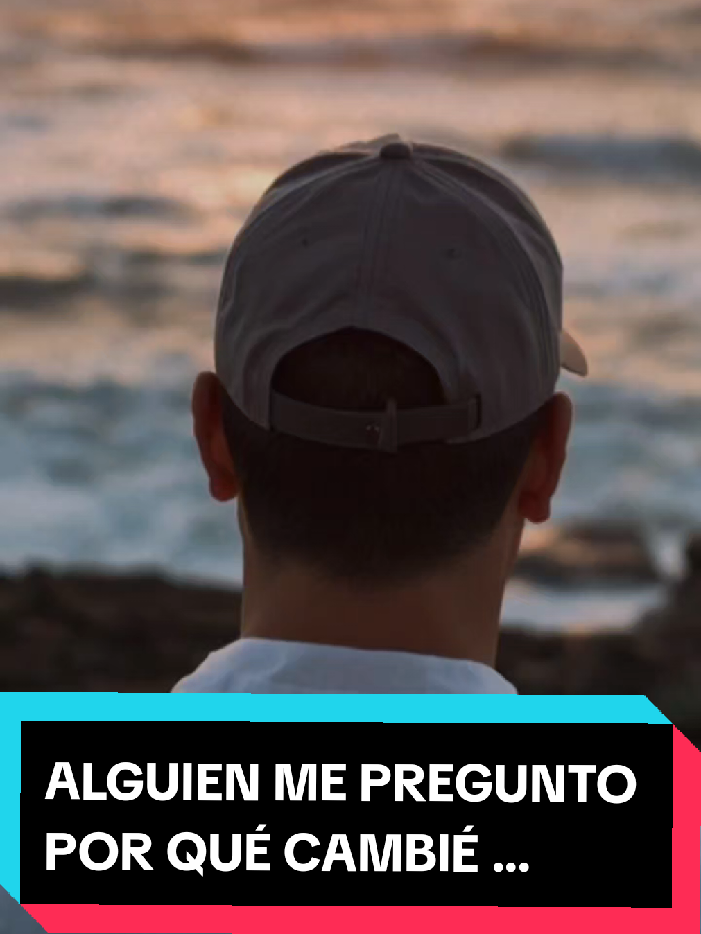 Alguien me preguntó por qué cambié, y la pregunta resonó en mí por un momento. Me hizo mirar hacia atrás, no con nostalgia, sino con la claridad de quien observa un camino ya recorrido. Y entendí que no, no he cambiado. Lo que realmente ocurrió es que aprendí. Aprendí a usar la balanza de la reciprocidad. Dejé de darlo todo a manos llenas a quienes me ofrecían vacíos y comencé a darle a cada persona la misma importancia que me daban a mí. No por egoísmo, sino por supervivencia emocional. Comprendí que mi energía es valiosa y mi tiempo es un regalo que solo merecen quienes saben apreciarlo. Aprendí que mi valor no se mide con los ojos de los demás. Durante mucho tiempo, busqué mi reflejo en la aprobación ajena, esperando que me dijeran quién era y cuánto valía. Pero un día, decidí romper esos espejos y mirar hacia adentro. Descubrí que mi valor no depende de cómo otros me vean, sino de cómo me veo a mí mismo. Y en ese descubrimiento, encontré una fortaleza que nadie puede quitarme. Aprendí a ponerme en primer lugar, no como un acto de arrogancia, sino como el más sincero acto de amor propio. Comprendí que merezco amor, respeto y felicidad tanto como cualquier otra persona. Cuidar mi corazón dejó de ser una opción y se convirtió en una necesidad. Empecé a construir murallas, no para aislarme, sino para proteger la paz que tanto me costó encontrar. Y elegí rodearme de personas que realmente valoran mi presencia, aquellas cuya compañía es un refugio y no una tormenta. Así que no, no cambié. No me perdí. Todo lo contrario: finalmente me encontré. Este 