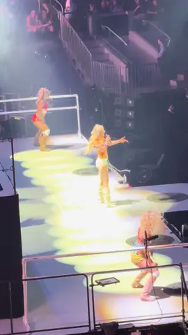 Ammunition x Gimme More 9/24/25💗 @Zara Larsson #zaralarsson #misspossesive #sanfrancisco 