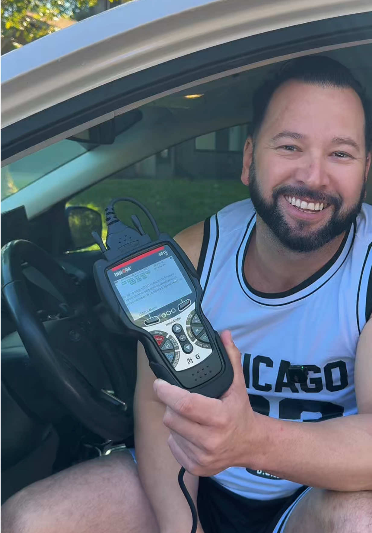 Una de las mejores decisiones que tomé fue comprar este escáner INNOVA 5610, porque la última vez que llevé mi carro a un taller me querían cobrar una tarifa altísima solo por el diagnóstico. Con este equipo ahora hago todo en casa, obteniendo resultados en segundos y con una precisión increíble. Lo conecto y listo: puedo hacer pruebas bidireccionales, activar sistemas, leer códigos OEM y revisar datos en vivo del motor, ABS, transmisión, SRS y TPMS. Funciona en la mayoría de vehículos desde 1996 hasta 2024, y con la app RepairSolutions2 recibo soluciones y sugerencias de piezas verificadas. Al final, este escáner prácticamente se paga solo, porque me ahorra dinero y me evita visitas innecesarias al taller. #techgadgets #obd2scanner #autoaccessories #everythingautos ##spotlightfinds @Tony Pica Pica 