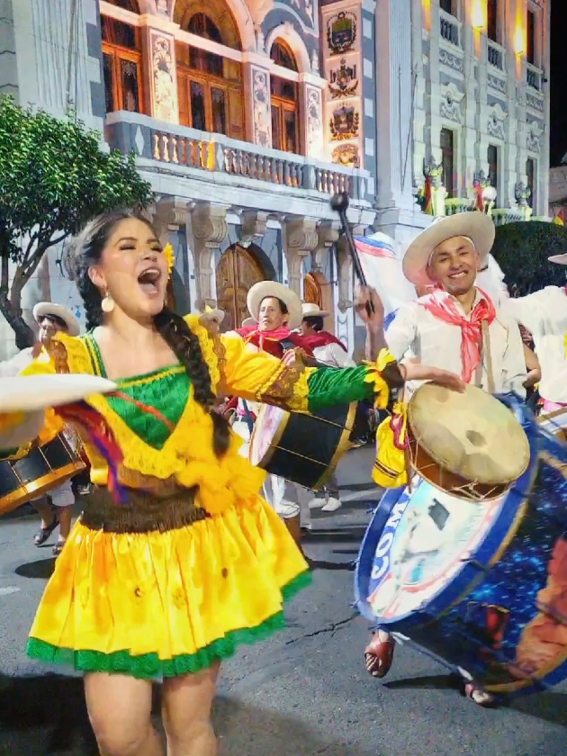 Tupiceños en la Entrada Virgen de Guadalupe Sucre - 2025 #tupiza #bolivia🇧🇴 #bolivia #sucre #folclore #danza #cultura #alegria #viral 