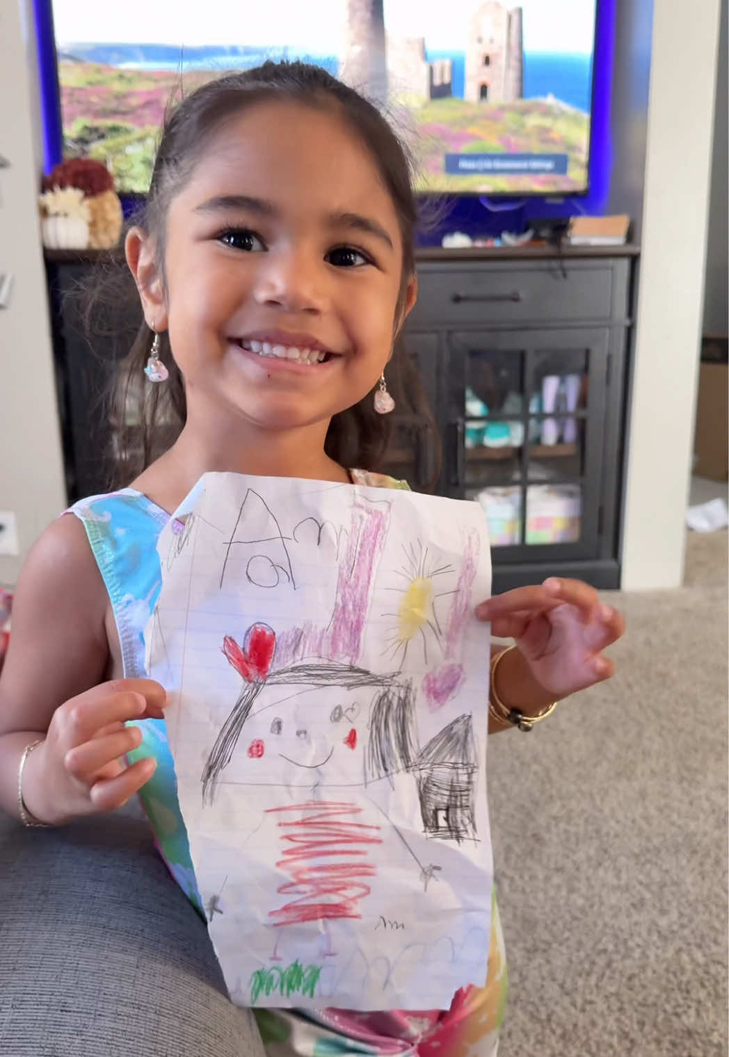 My talented lil artist 🎨 ✍️  #fyp #toddlersoftiktok #girlmom #hawaiitiktok #MomsofTikTok 