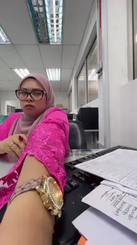 Salam jumaat guys! Lama tak upload content tekan-tekan 😆 #fyppppppppppppppppppppppp #dailylife #DailyRoutine #clerk #foryoupage 