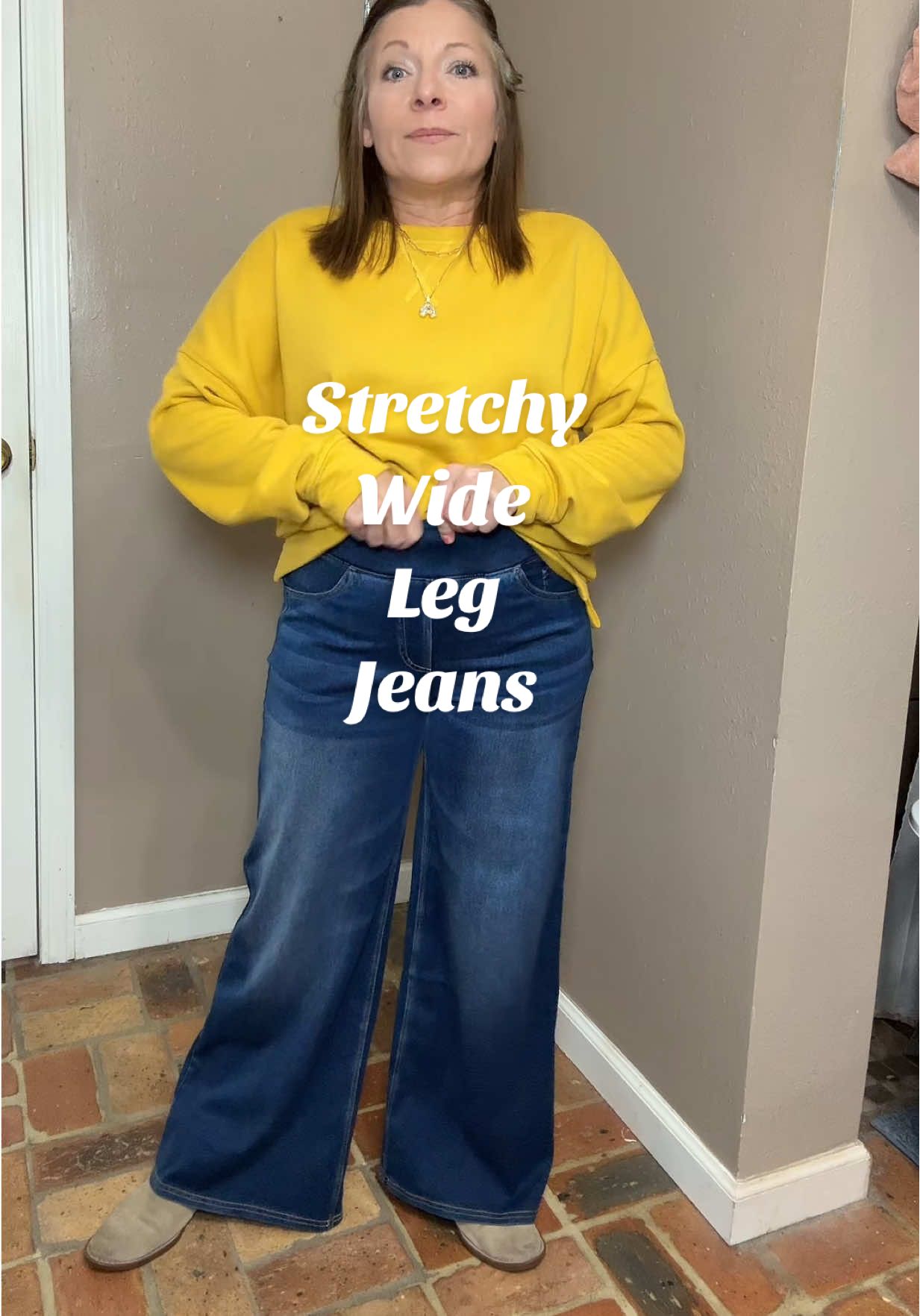 Comfy + cute all in one! These wide leg jeans have the perfect stretch so you can move, bend, lounge, and still look stylish. Pair them with your favorite top and you’re set for all-day comfort! 💕👖#widelegjeans #stretchyjeans #jeans #halara #falldealsforyoudays 