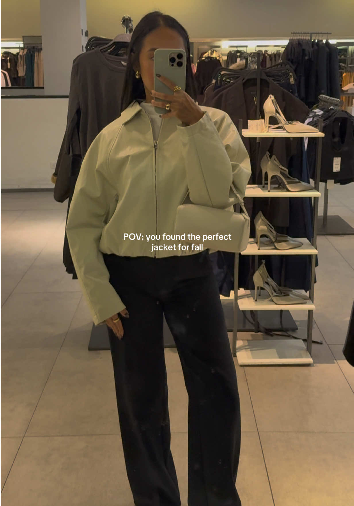 Perfect leather bomber for fall🤍 Literallly run don’t walk @ZARA  #falljackets #fallfashion #fallfashiontrends 