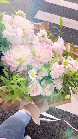 Nếu thật sự yêu một người…  #tiemhoanho #nhofleur_hoatuoi #hoatuoisaigon #hoadep #xuhuong 