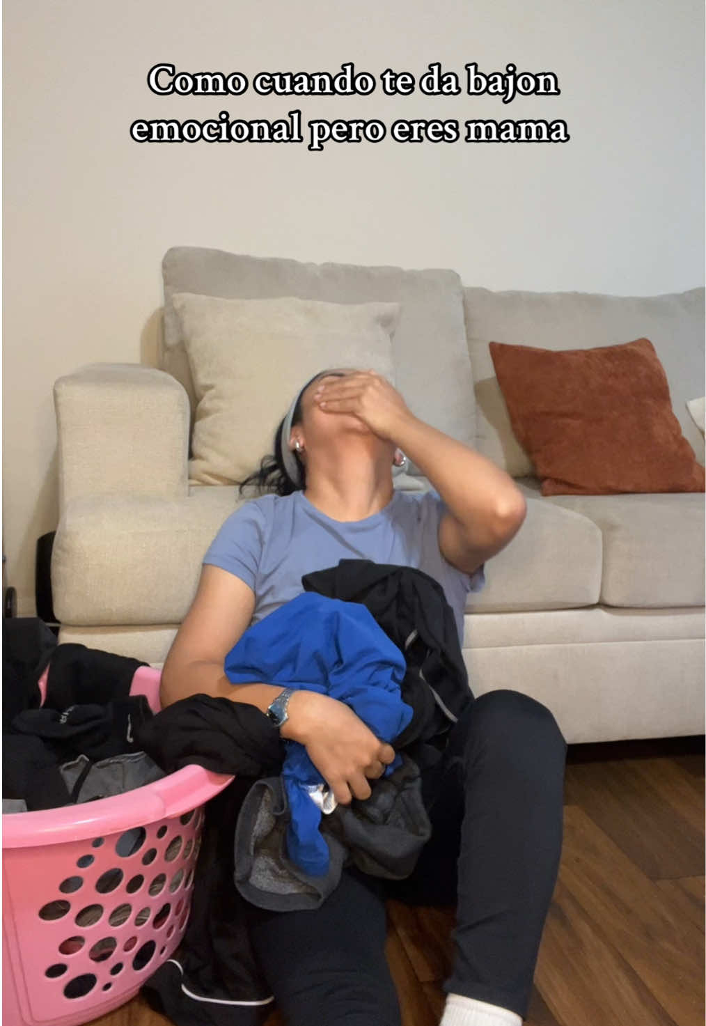 Como cuando te da bajon emocional pero eres mama/ama de casa  #amadecasa #sahm #relatable #humor 
