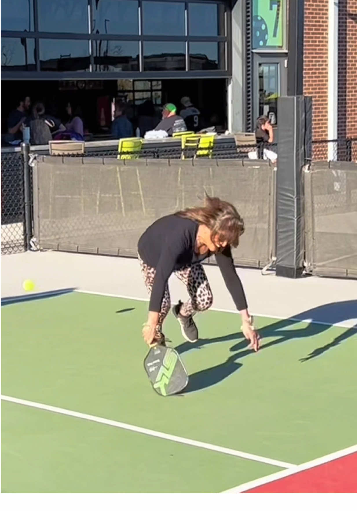 We applaud the woman who posted this on her own TikTok. We are here for self-deprecating humor. 👏🏼👊🏼 (via: @Monica Sanchez) #pickleball #fail #pickleballtiktok #pickleballhighlights #pickleballaddict 