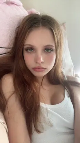 I figured out how to put on fake lashes say they look good or I’ll crashout #fyp #dorm