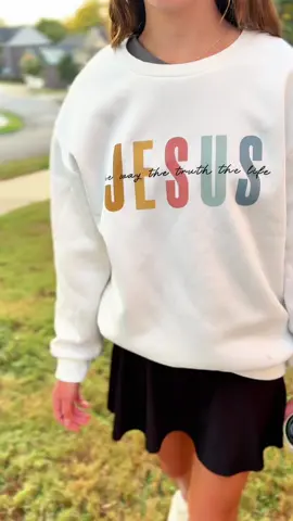 I love this beautiful Jesus sweatshirt! 🙌 #christiantok #christiangirl #christianfashion #jesus #christiantiktok 