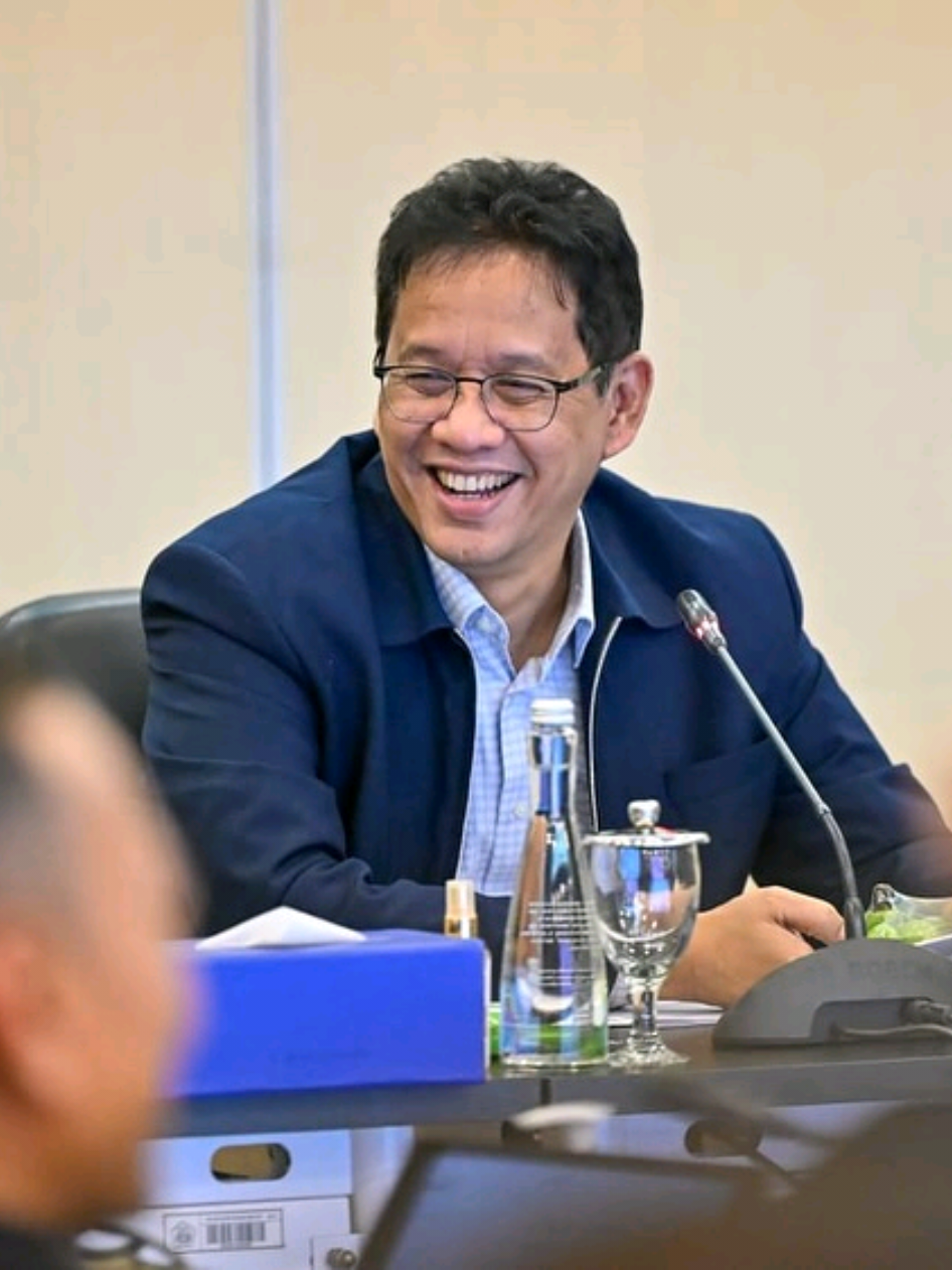 Meluncur berdiskusi dengan jajaran @beacukairi 👍 Arahan @Menteri Keuangan RI Purbaya yaitu Pemberantasan rokok ilegal harus ditingkatkan, demi keadilan dan keberlanjutan ekonomi bangsa. 👍👍 Sumber Foto: @Kemenkeu RI  #purbayayudhisadewa #kementeriankeuangan #uangkita 