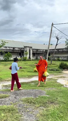 ចែករំលែក​ក្តីស្រលាញ់​បន្តិច​បន្តួច​ដល់ញាតិញោម❤️️🇰🇭