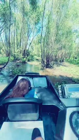 Boat rides always clear the mind ❤️ #LA #atachafaylabasin #Airboat