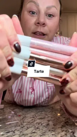 @tarte cosmetics holiday collections are insane! This set of 5 for this price is 🔥 #tartecosmetics #tartemaracujajuicylip #tiktokshopfalldealsforyou #tiktokshopblackfriday #tiktokshopcybermonday 