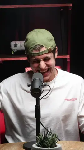 Episodio completo disponible en Patreon 😂 LINK EN LAS BIOGRAFÍAS ☝🏻☝🏻☝🏻@Chrisrvideos @vacalocard #meme #comedy #humor #viral 