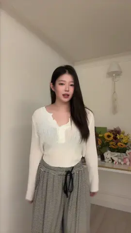 바지 요즘 날씨에 진짜 딱이고 찰랑거려서 살 보호 완벽해 💕💓  -에이블리에 ‘제이하르’ 검색 / 인스타 '@jhar_daily'  #하체커버 #체형커버 #데일리 #꾸안꾸 