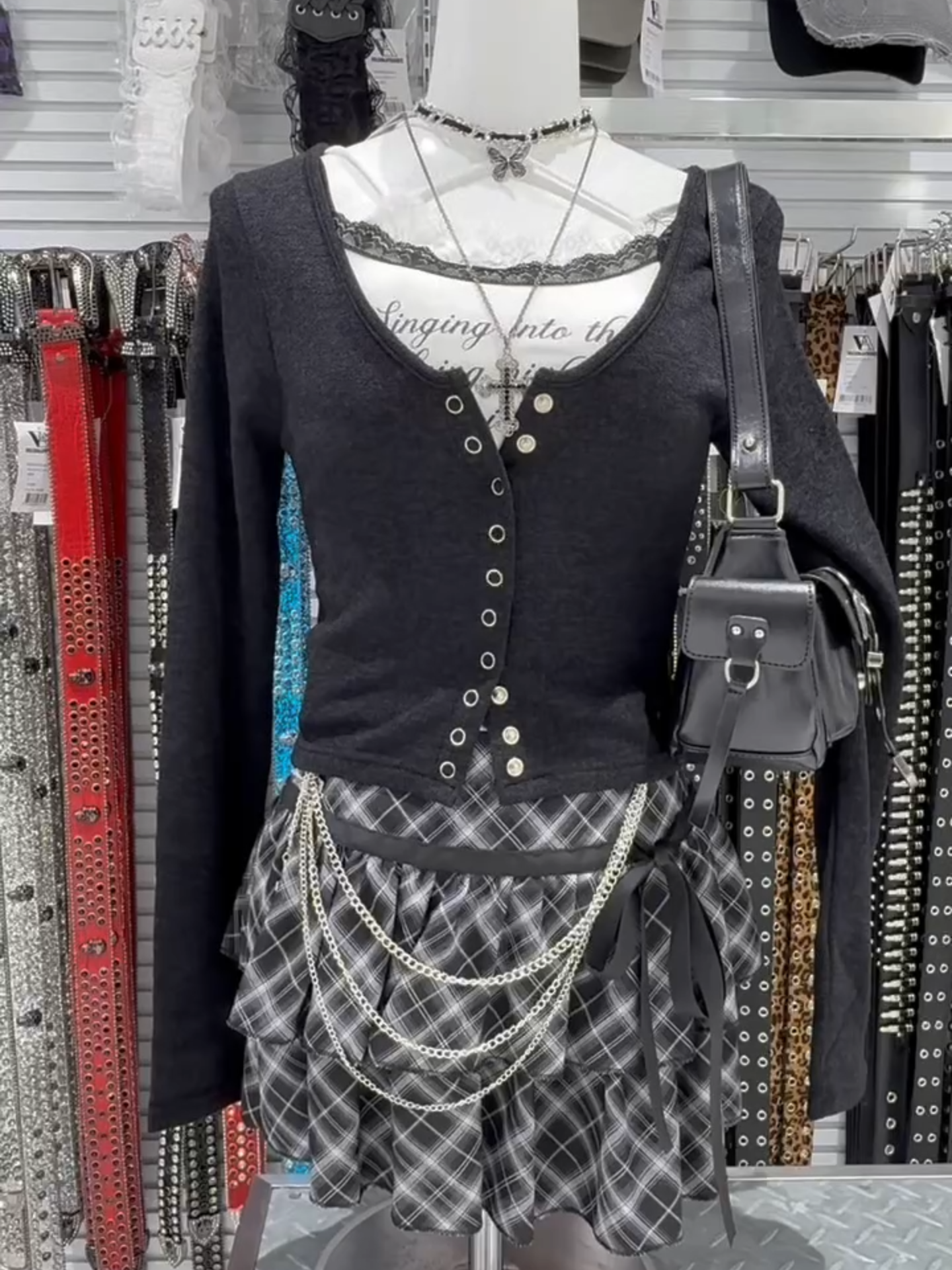 🖤 ガーリー×ロックMIXコーデ 🖤 黒トップスとチェック柄フリルスカートでかわいさもカッコよさも叶う欲張りコーデ(ˊ⸝⸝o̴̶̷   o̴̶̷⸝⸝ˋ) コメントにてコーデリクエスト募集中です✨ VOLCAN&APHRODITE is popular shop in Japan with many subculture and jirai items 👗🎵　We have unisex, oversized items🩷We are waiting your visit 🇯🇵✨ 是非店頭にてチェックしてみてください♥ 新作アイテムもオンラインサイトで取り扱っておりますので、是非そちらもチェックしてみて下さい💖 #volcan #volcan_aphrodite #ガーリーコーデ #fyp #おすすめ##コーデ紹介 #japan