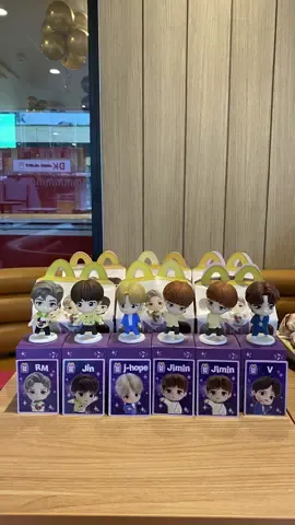 Day 2 of completing TinyTAN Happy Meal OT7 💜 total of 9 tinytans and #jungkook na lang kulanggggg, 6/7 naaaa 💜 #happymeal #tinytan #tinytanbts #bts #mcdo 