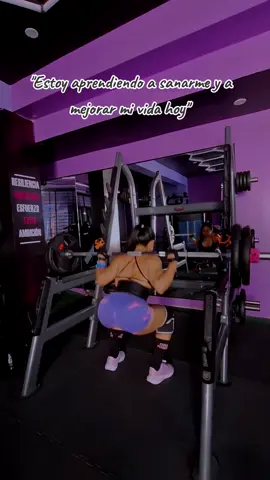 #sentadilla #libre #gym #ica #zonafitnes 💪💜