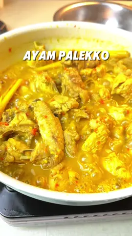 Ayam palekko 😎  Rasa dia pedas sikit , kalau korang tak tahan pedas boleh kurangkan cili tu ataupun ganti dengan cili besar merah/hijau . Selamat mencuba ! #tiktokfood 