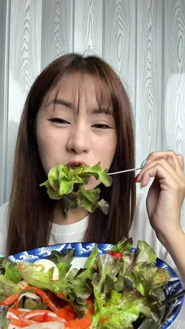 ช่วงนี้เลิฟสลัดมากกกกก ติดใจน้ำสลัดอันนี้มาก คือดี คือหอม อร่อยยย  ##3zero#น้ำสลัด #สลัดคลีน 