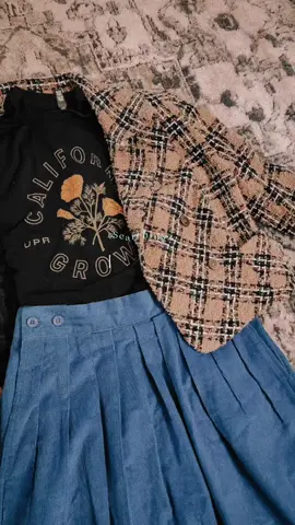 Vintage Fashion Show Sneak Peek!  Small Towne Salvage Vintage Market 10/4 at Memorial Hall in Orland Ca 9am-4pm. Fashion show starts at 10am. #fashionshow #vintagefashion #smalltownesalvage #vintage 