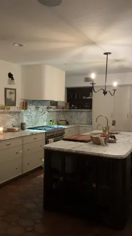 Nighttime in my kitchen ✨🍷