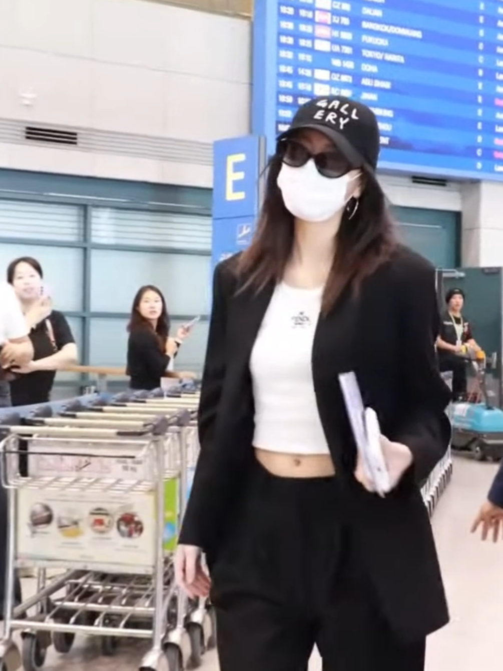itzy yuna airport fashion (came home from milan) #outfit  #yuna #fashion #fendi #itzy 