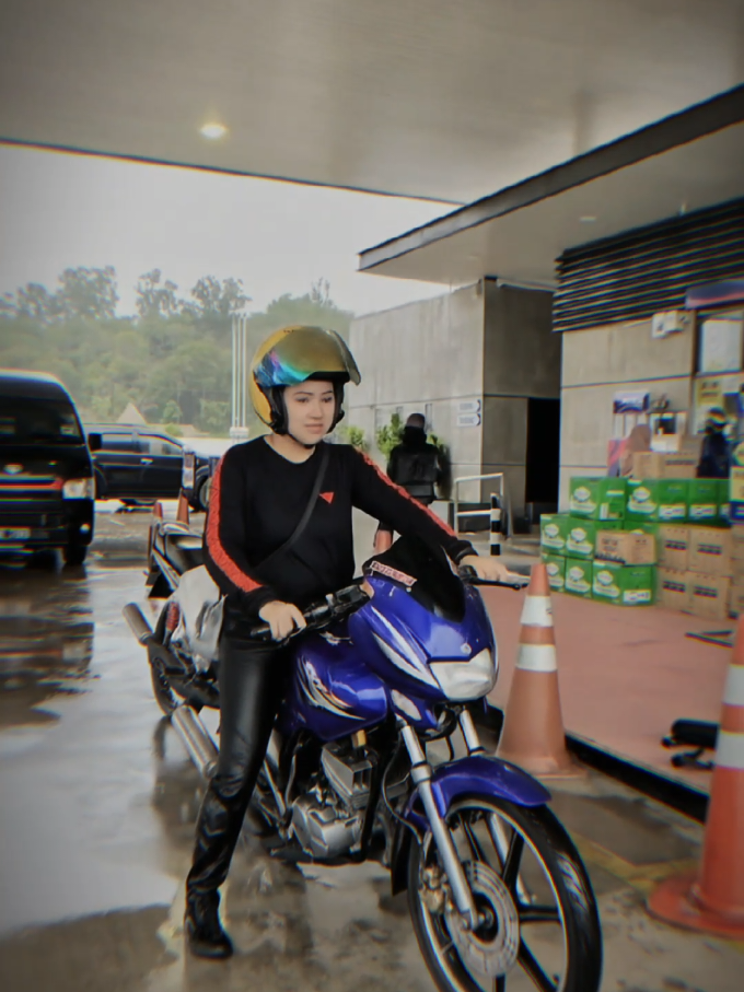Dapatkan di beg kuning luncurr🔥 #dainese #sweatshirtmurah #ride #rempitstyle #fyp 
