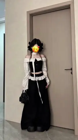 Set áo trễ vai tay loe chấm bi #setdoxinh #setdonu #phoidoxinh #phoidoxinh #phốiđồđẹp 