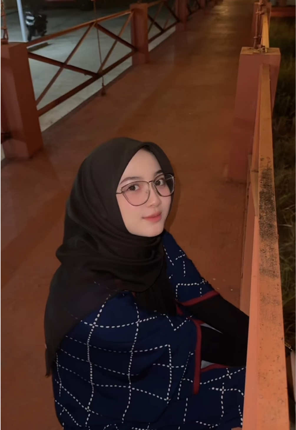 Gemes banget kacamata aku cus co #kacamataphotocromic #kacamata #sucimauliddina 