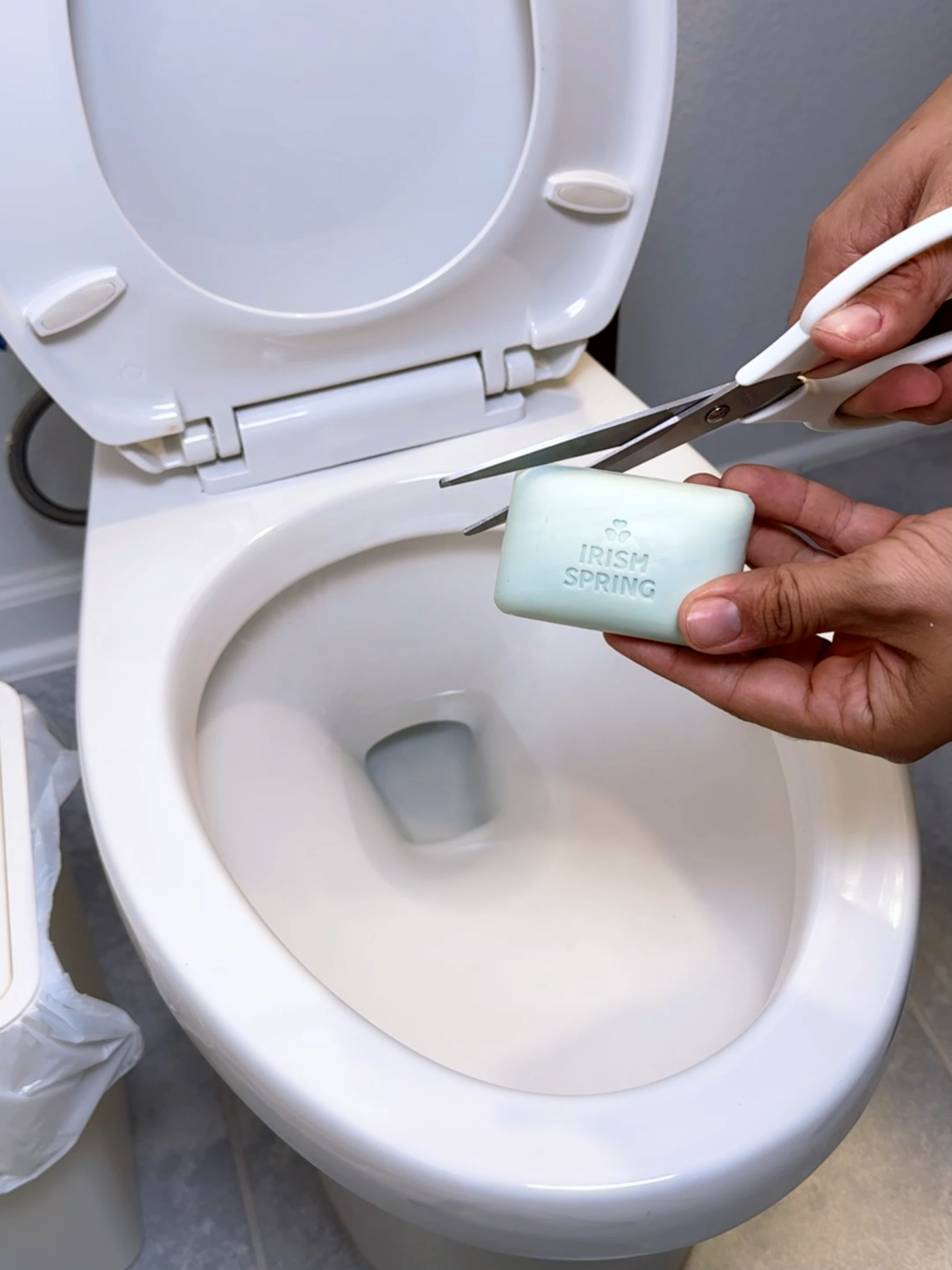 This soap trick made my bathroom smell amazing! #bathroom #cleaner #lifehacks