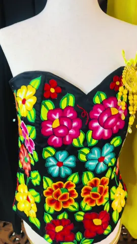 World Boutique is a great example of fashion and culture designers in one place, Samira’s World Boutique brings the best of both styles to create a unique experience that will make the best outfits for any occasion including handbags,jewelry,hats and many more items like Middle East designs, Dubai perfumes and handmade Mexican designs #tradition #world #Samiraworldboutique #fashion #Arizona 