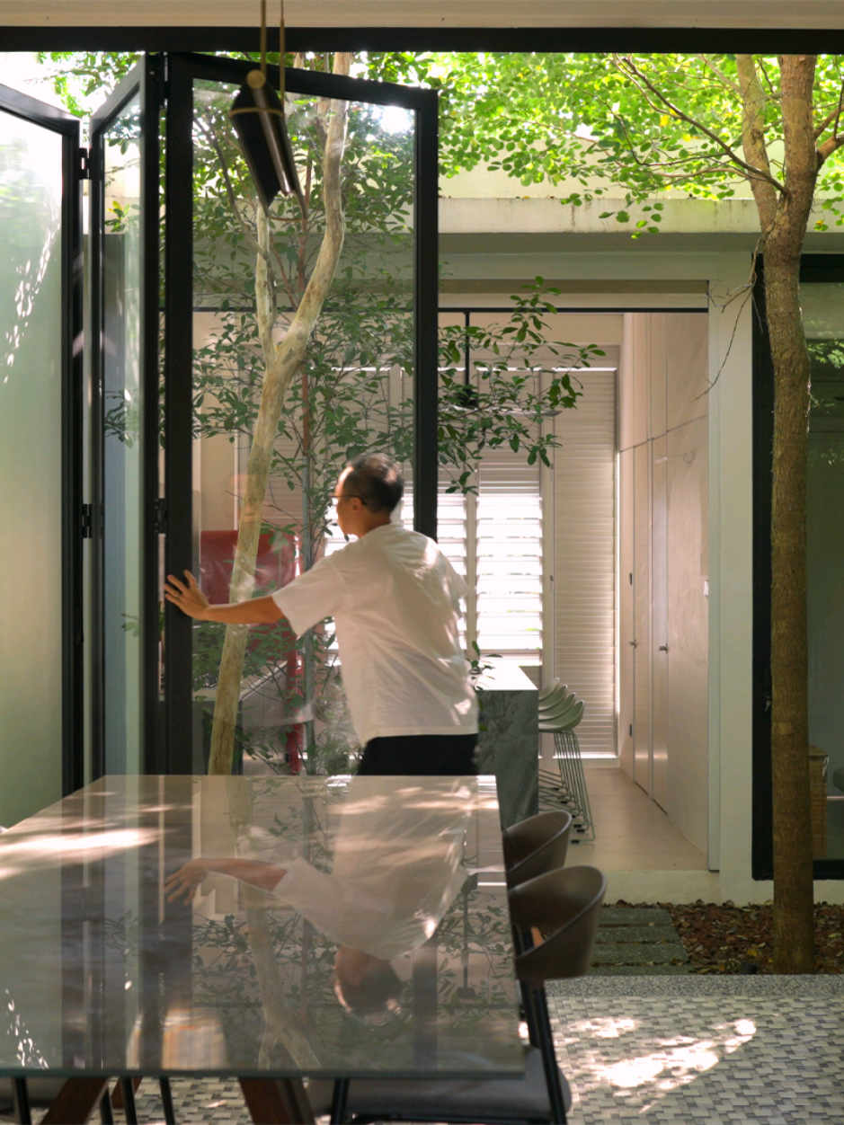 A Singapore Architect’s Charming 1957 Garden Home Inspired by Tadao Ando  #architecture #tropicalhouse #housedesign #Home #house 