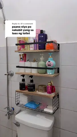 Replying to @:D Finally hindi na ako panay bili ng bagong bathroom organizer kasi hindi na talaga mahuhulog tong bago kong bathroom organizer!🚽🤎 #bathroomorganizer #hangingorganizer #bathroomrack #woodenorganizer #wallmounted 
