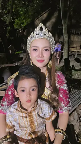 เรียกลูกมาเล่นตอนตีหนึ่ง ก็จะหน้าง่วงๆ หน่อย 🤣❤️ #เดชอสูร_ขันแก้ว_นพเก้า  #เดชอสูรขันแก้วนพเก้า  #สามเศียร #หนังเจ้า #นุคนิคพิมพ์ภัสร์ @panpannawat2562 
