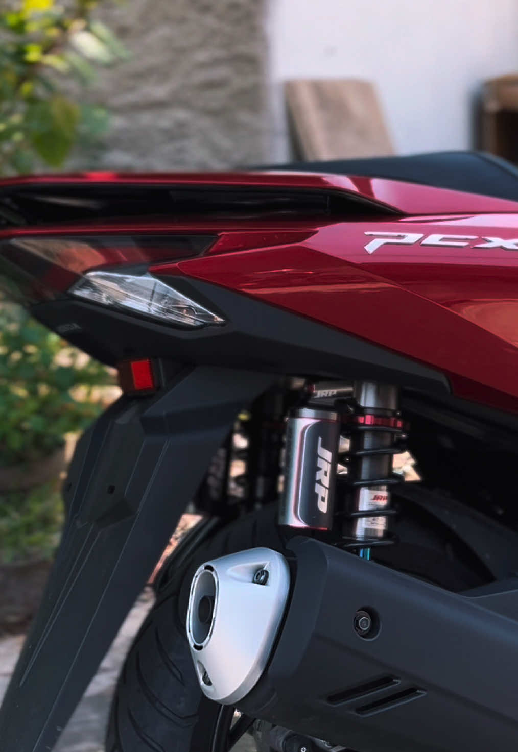 Kejutan yang nyaman , keranjang di bawah untik shock nya #pcx160merah #pcx #kybelite #jrpkuyubupcx 