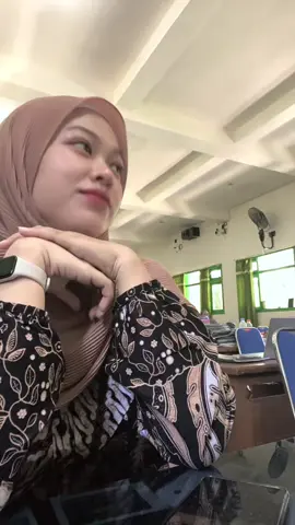 Lagi gabut aja guys