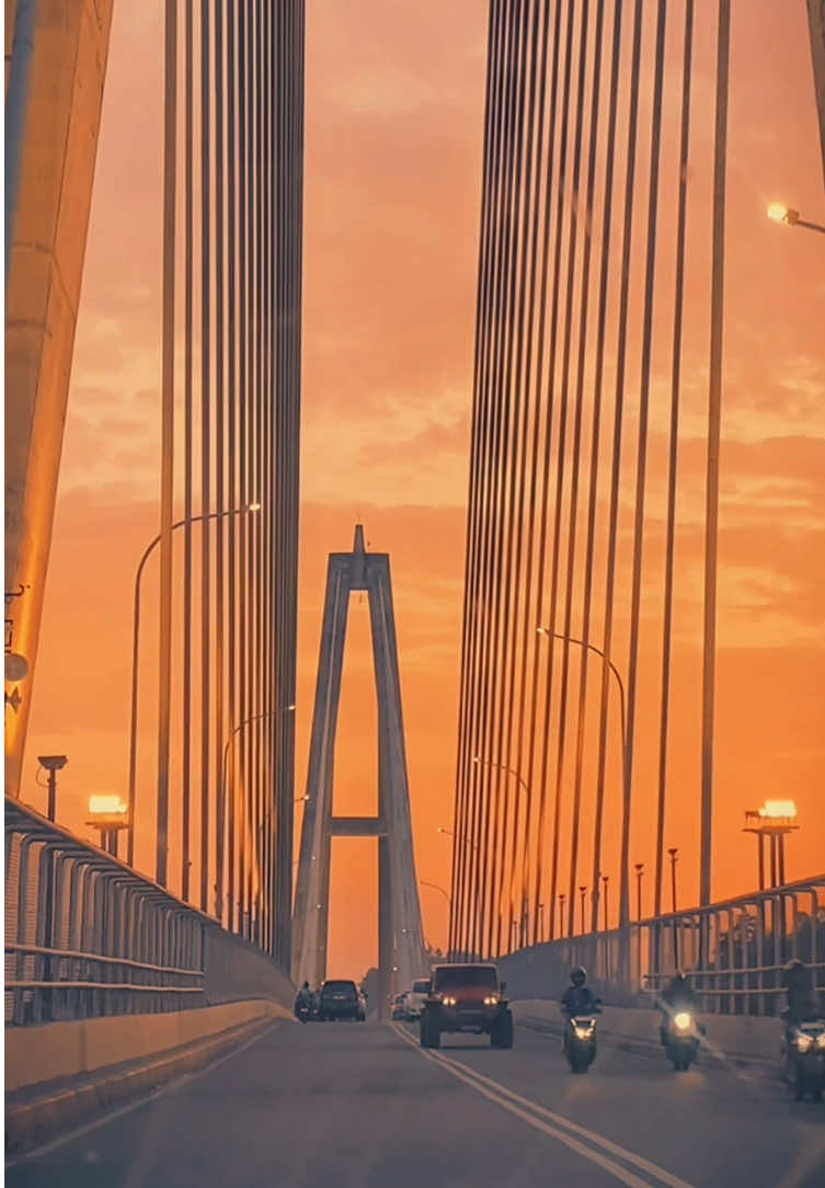 sunset di jembatan mahkota 2 🌉 #sunset #sunsetvibes #jembatanmahkota2samarinda #samarinda #kalimantantimur 