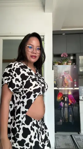 Huaa akhirnya perut sudah kempes prnya tinggal rutin kasi produk penghilang garis hitam setelah lahiran 