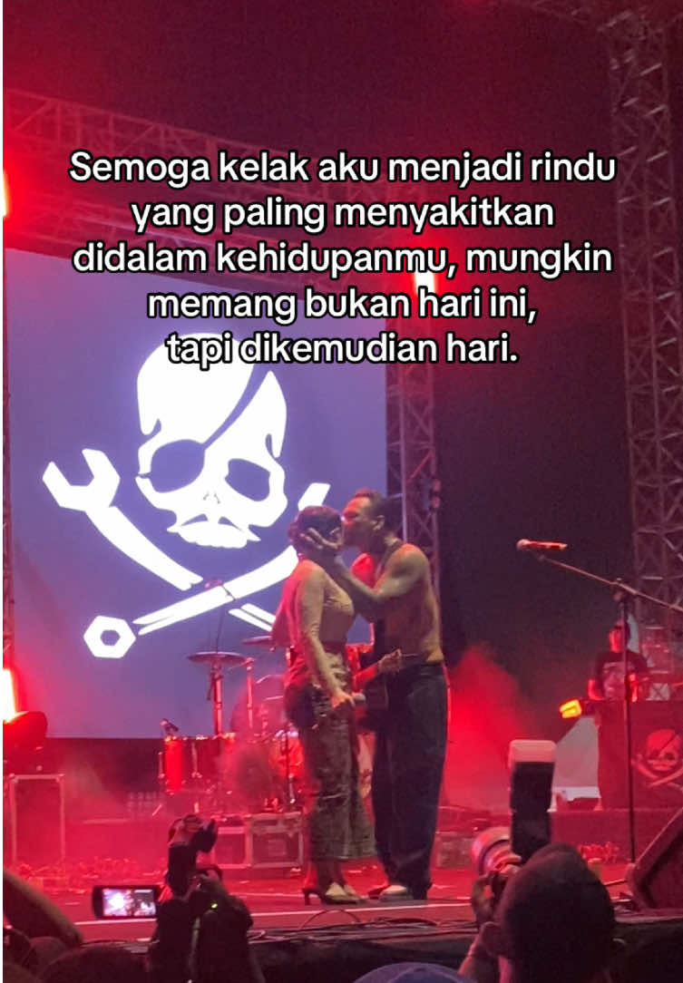 mencintai tidak harus memiliki, tetapi memiliki adalah keinginan orang yang mencintai. #fyp #surabaya24jam #jrx #noraalexandra #soundofsouth @NORA ALEXANDRA 