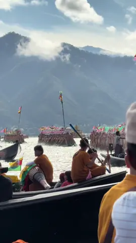 သီတင်းကျွတ်လဆန်း(၅) ရက်နေ့ အင်းလေးဖောင်တော်ဦးမြတ်စွာဘုရား ငါးဖယ်ချောင်းမှ ကြေးစားကုန်းသို့ဒေသစာရီ ကြွချီတော်မူစဉ်  🙏🙏🙏 #ဖောင်တော်ဦးဘုရားပွဲတော်☺ #အင်းလေး #PaungDawOo #LivingInTheMoment #ဖောင်တော်ဦးဘုရား🙏 #ကြေးစားကုန်း #ငါးဖယ်ချောင်းကျောင်းတိုက် #ဆွဲလှေ