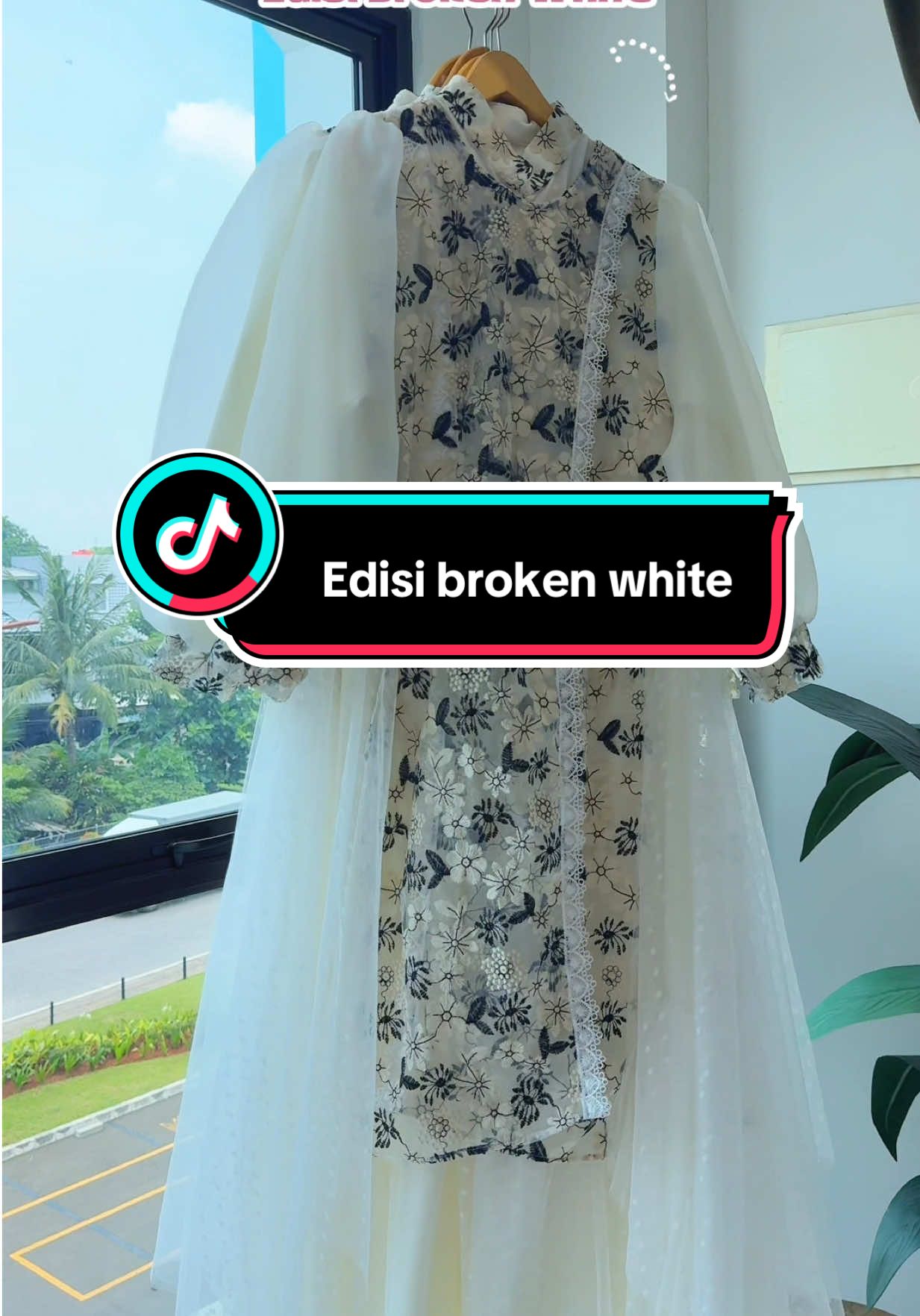 Edisi Broken White ,cek keranjang kuning kita dan order sekarang sebelum stok-nya kehabisan #promomakangajian #ratushopping21 #dresskondangan #FashionRaya #ootdkondangan 