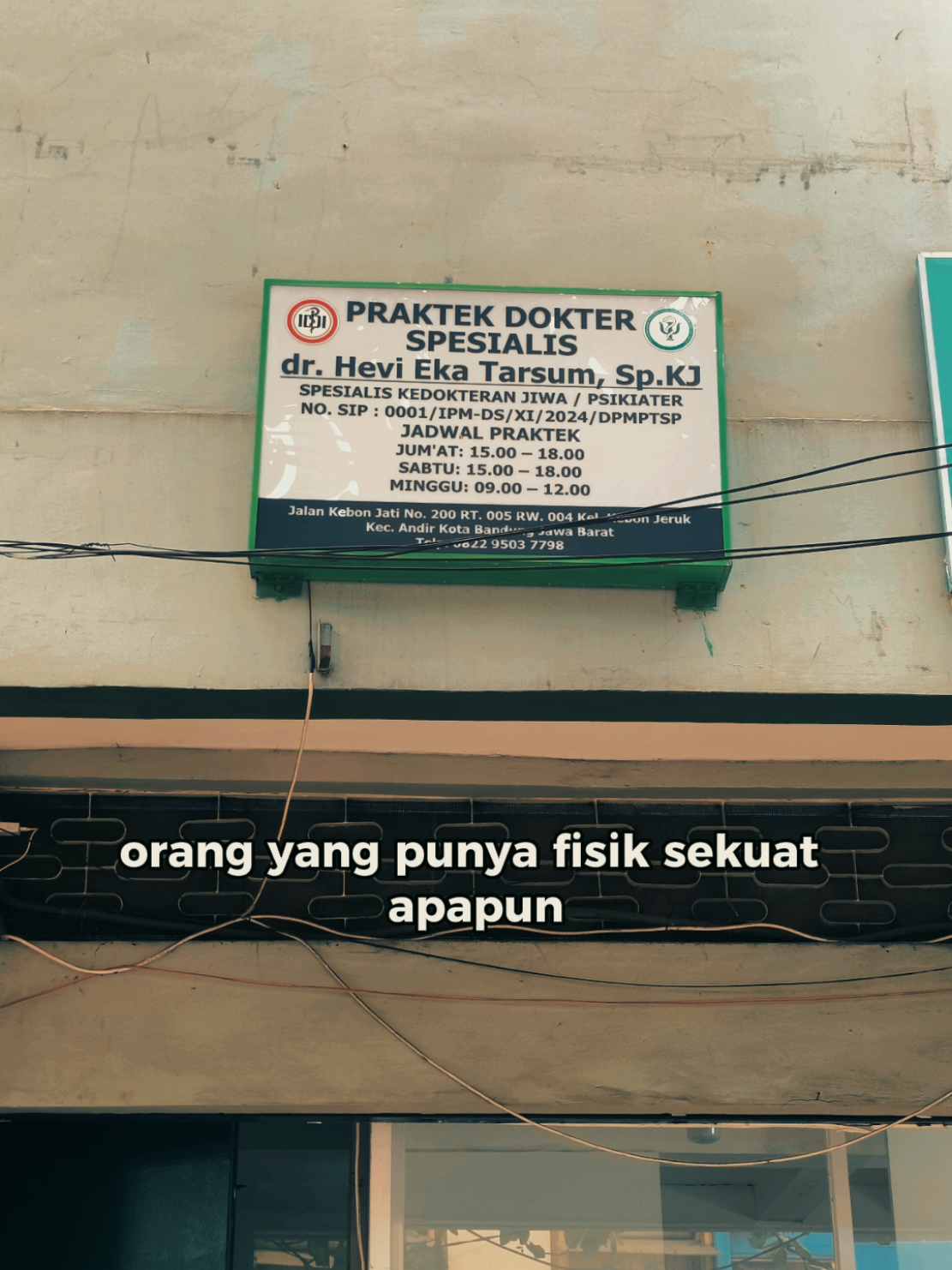 “Mental yang kuat bukan berarti tak pernah jatuh, tapi mampu bangkit setiap kali terjatuh.” #MentalHealth #bandung #fypシ゚ #psikiater #apotek 