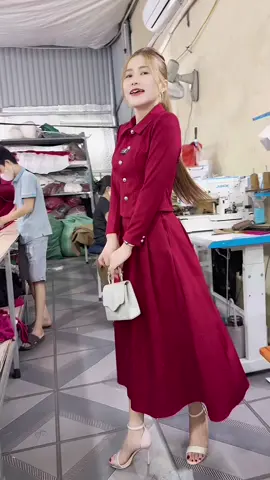 Sét áo vest kèm chân váy dài xinh ạ#xưởngmaykienthuy #xuhuongtiktok #damcongso #váydutiec #vayxinhmoingay 