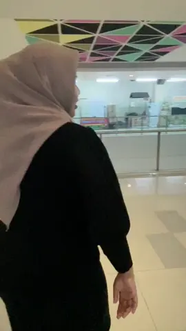 Memang agak petakilan anak nya 🤣