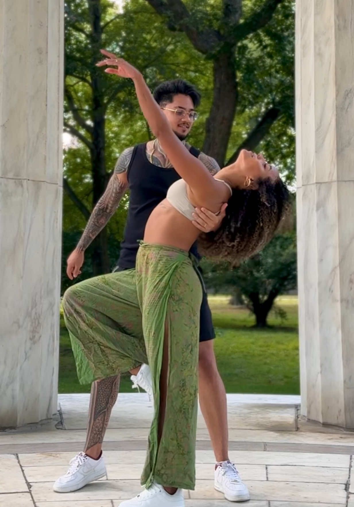 Making my man spin me until it’s perfect.🤗 (with unexpected audience at the end 🙈) #fy #dance #couple #spins